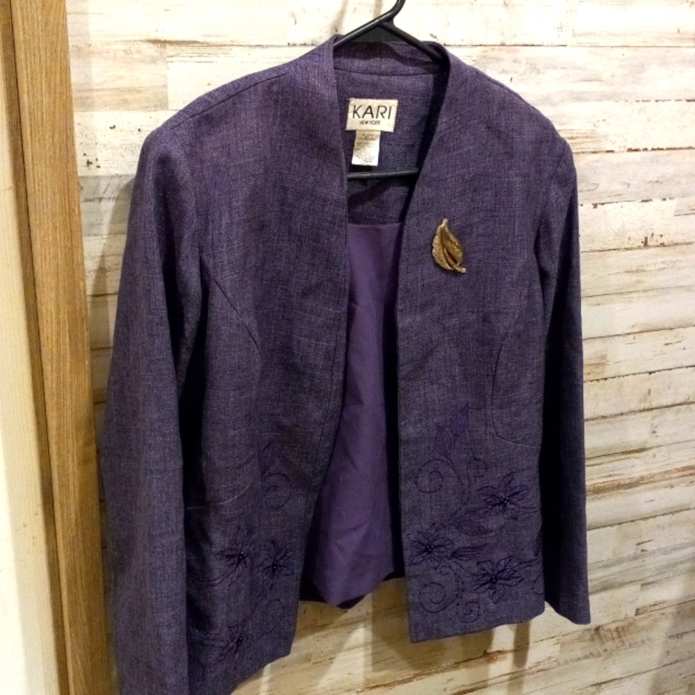 KARI womens jacket.   Box 304